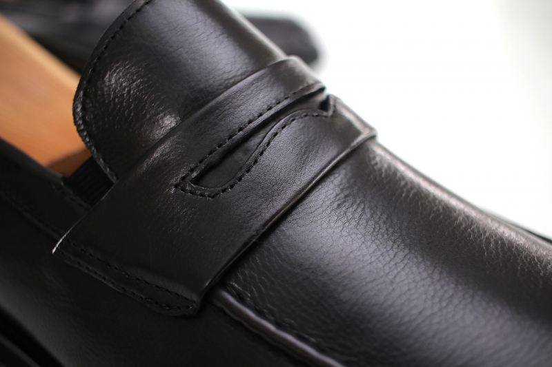 LOAFERS ( ЛОФЕРЫ ) Классические лоферы черного цвета с перфорированной стелькой М черный кожа D993N-89-1 Black Cosottinni