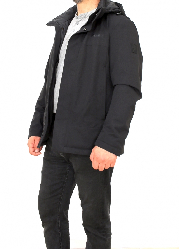 МУЖСКАЯ ОДЕЖДА ВЕТРОВКИ Мужская демисезонная куртка черного цвета с двумя боковыми и внутренними карманами М черный полиэстер 62SS7770M Black VIVACANA